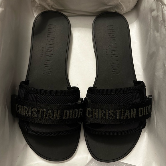 Dior Shoes - Authentic Christian Dior
Women's Dio(r)evolution Slide Sandals Oblique Fabric